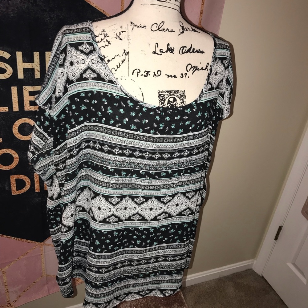 🚫SOLD🚫TORRID• multi pattern buttonback blouse - Picture 2 of 7
